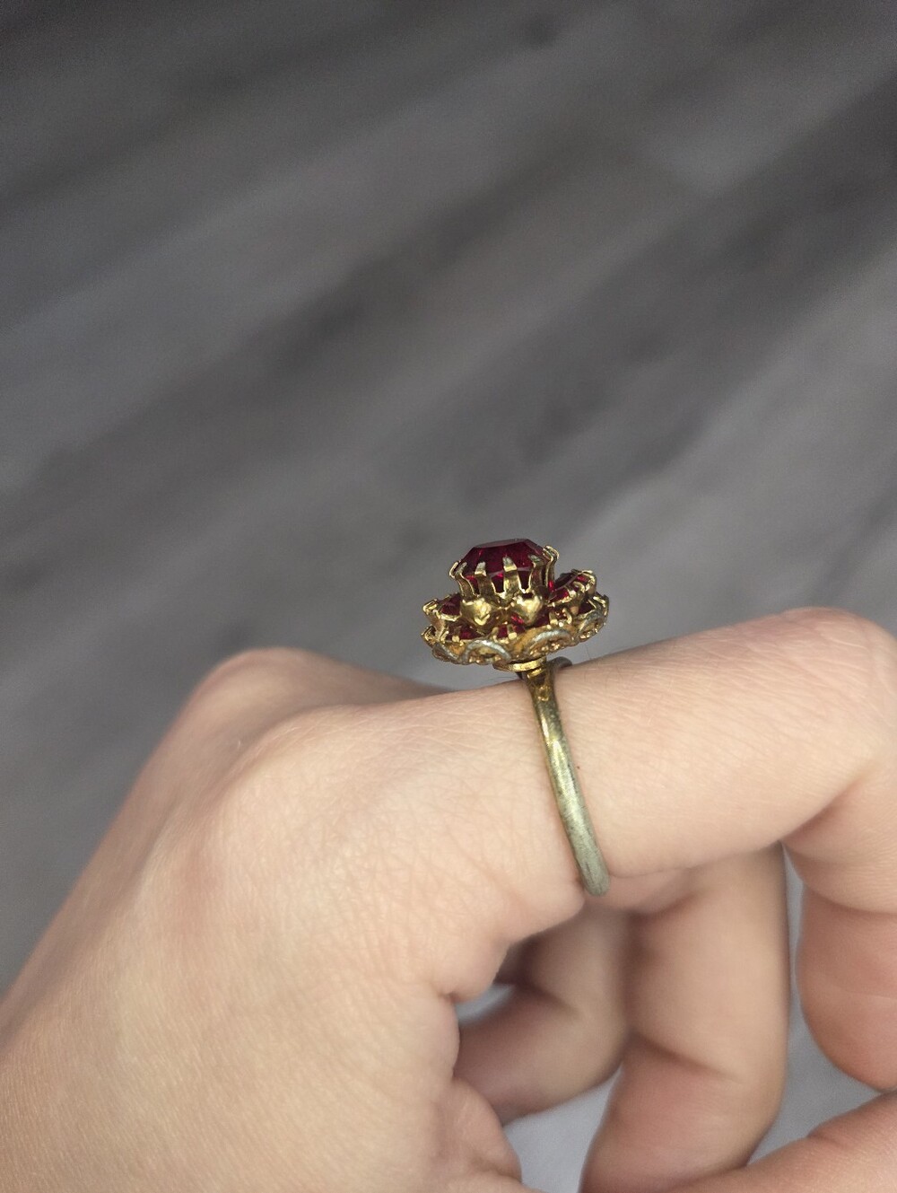 Sarah Coventry Deep Burgundy Cocktail Adjustable Ring Gold Tone Vintage 1966 Red - Picture 3 of 5